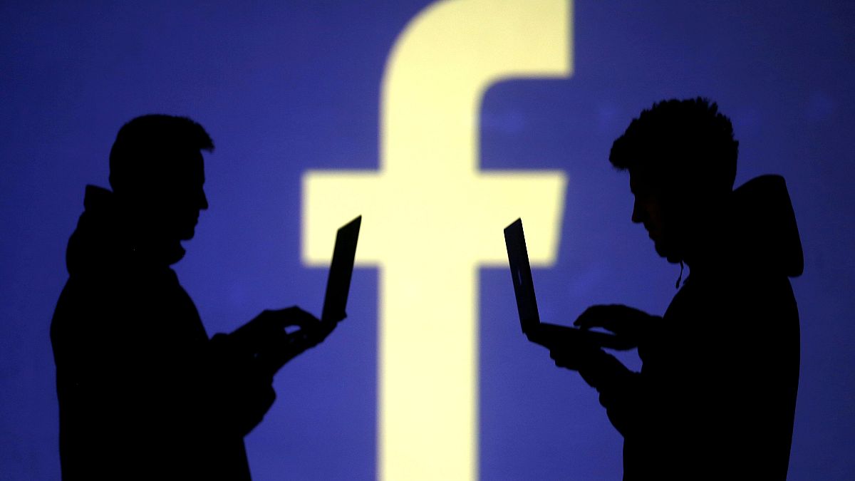 فيسبوك يحذف حسابات تنشر إعلانات عن أرقام تأمين وائتمان مسروقة