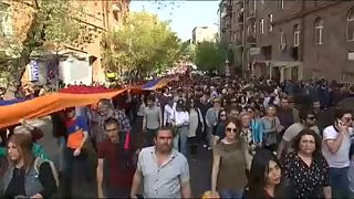 Örményország: Folytatódnak az ellenzéki tüntetések