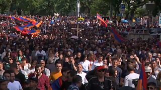 Paşinyan Ermenileri bir kez daha sokağa inmeye çağırdı