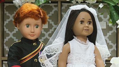 Свадебный наряд кукол принца Гарри и Меган Маркл