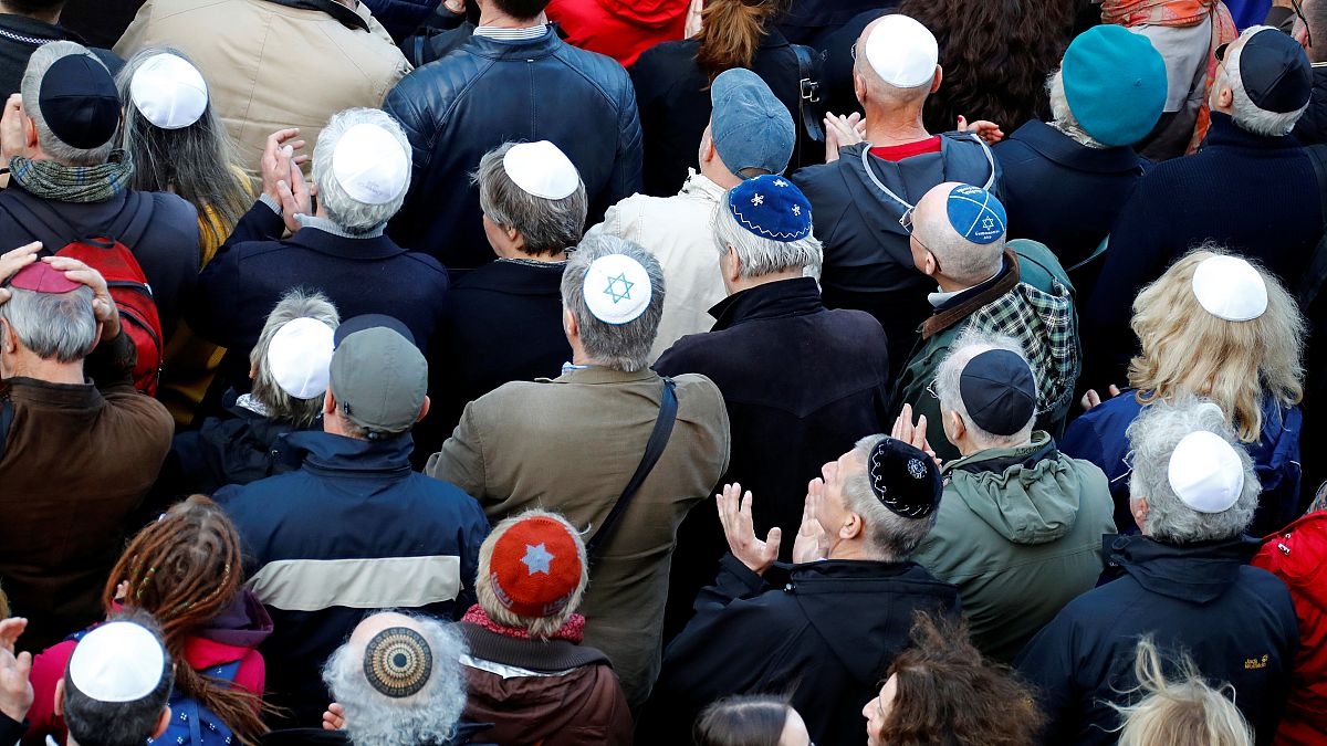 Zeichen setzen gegen Antisemitismus in Deutschland: Berlin trägt Kippa