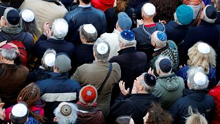 Zeichen setzen gegen Antisemitismus in Deutschland: Berlin trägt Kippa