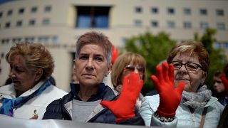 Stupro di gruppo: branco condannato a 9 anni, polemiche in Spagna