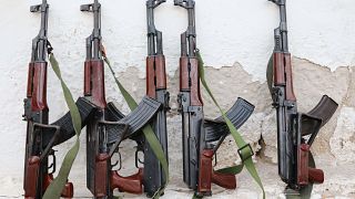 سرقة أسلحة من مركز تدريب إماراتي في الصومال وعرضها للبيع في مقديشو