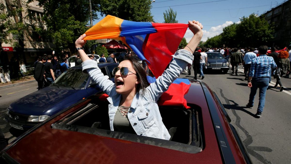 A força da oposição ainda nas ruas de Erevan 