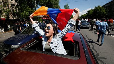 A força da oposição ainda nas ruas de Erevan 