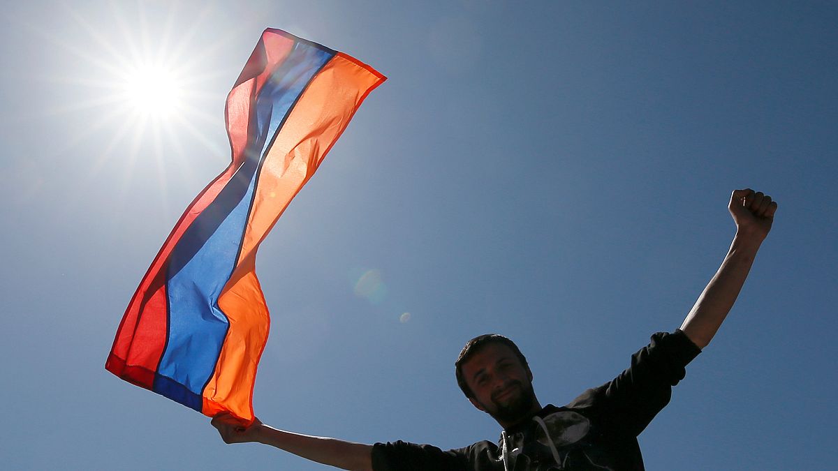 Armenia: l'opposizione candida Nikol Pashinyan a primo ministro