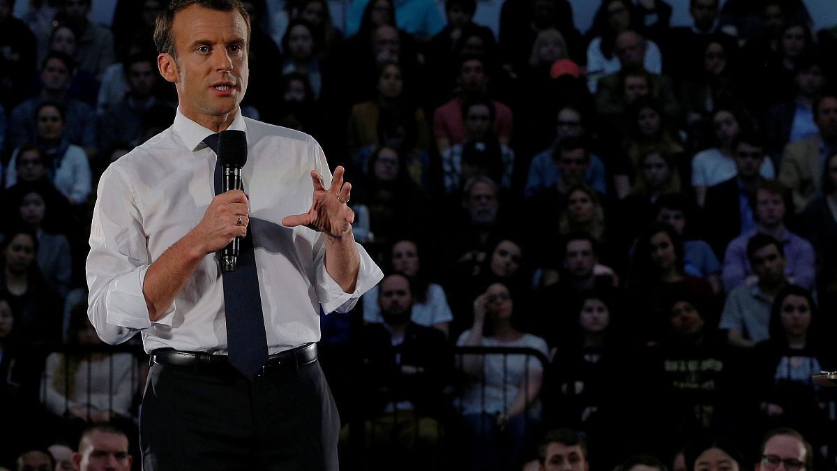 Ο πρόεδρος της Γαλλίας Μακρόν απαντά σε ερωτήσεις φοιτητών στην Ουάσινγκτον