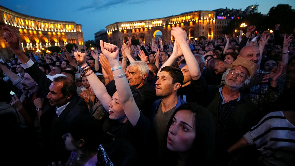 Arménie : manifestation de soutien à Nikol Pachinian, la crise politique s'aggrave