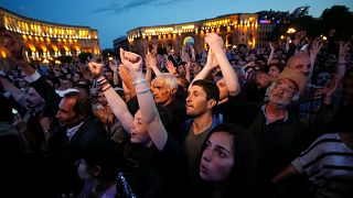 Arménie : manifestation de soutien à Nikol Pachinian, la crise politique s'aggrave
