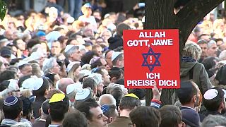 «Είμαστε όλοι Εβραίοι» είπαν χιλιάδες διαδηλωτές σε Βερολίνο και άλλες μεγάλες πόλεις