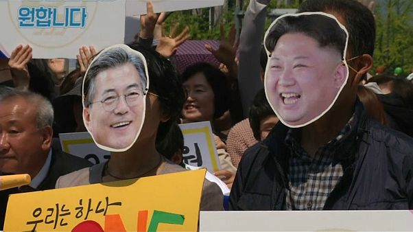 Coree: prove di pace, vertice tra i leader Moon e Kim Jong-un Coree: prove di pace, vertice tra i leader Moon e Kim Jong-un