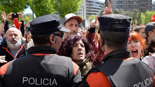 'La Manada' condenada a 9 años de prisión por abuso sexual, pero no por violación 'La Manada' condenada a 9 años de prisión por abuso sexual, pero no por violación