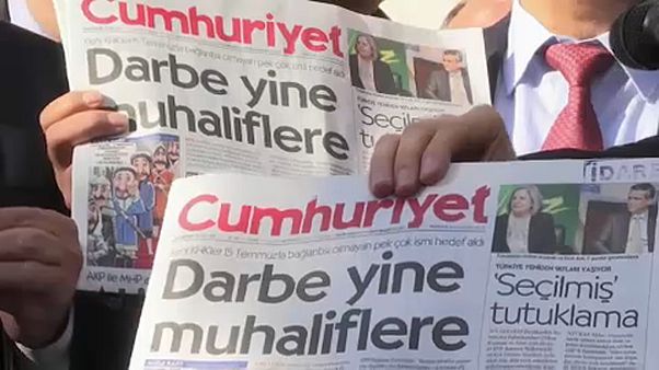 Cumhuriyet: Καταγγέλει φίμωση των ανεξάρτητων ΜΜΕ στην Τουρκία Cumhuriyet: Καταγγέλει φίμωση των ανεξάρτητων ΜΜΕ στην Τουρκία