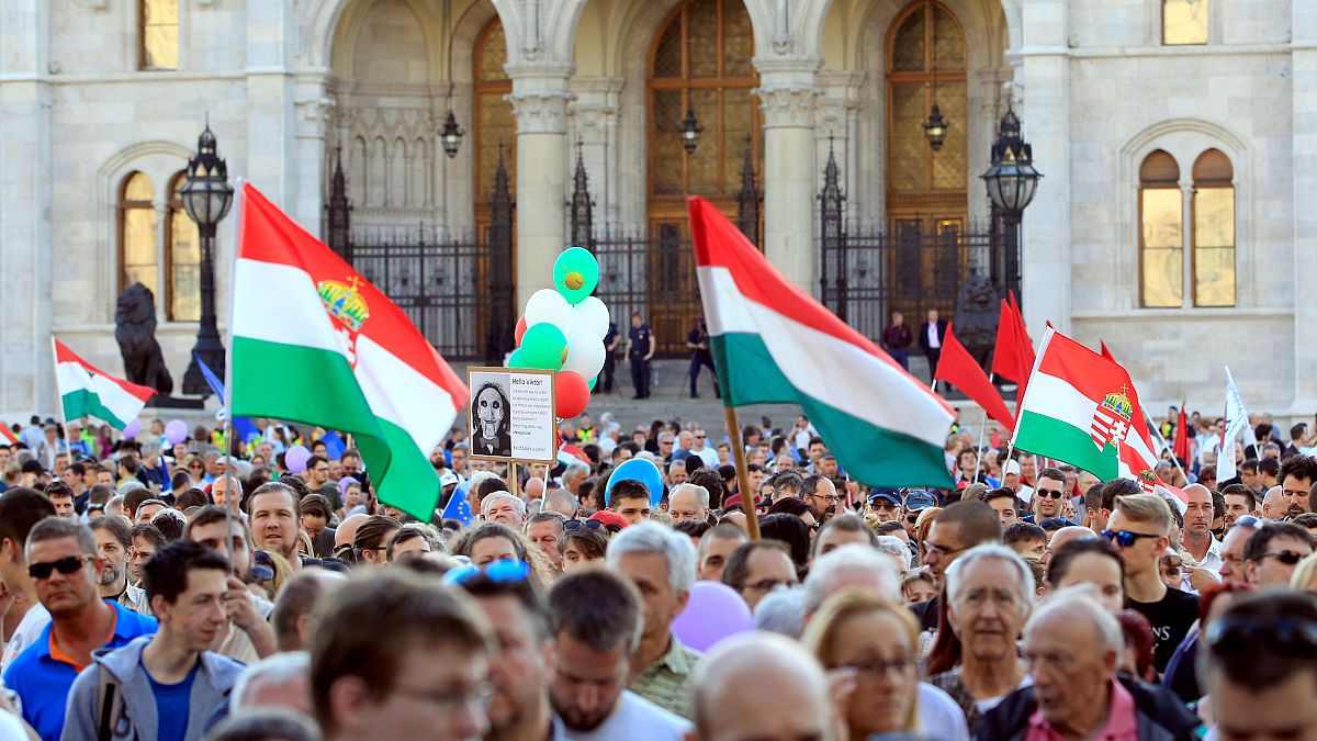 "Conjunto de mentiras", diz MNE da Hungria sobre relatório europeu