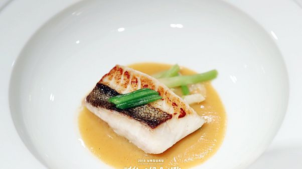 El pescado, homenaja a la ciudad donde creció el presidente surcoreano El pescado, homenaja a la ciudad donde creció el presidente surcoreano