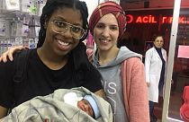 Tia Freeman: Youtube'dan bakarak bebeğimi doğurdum