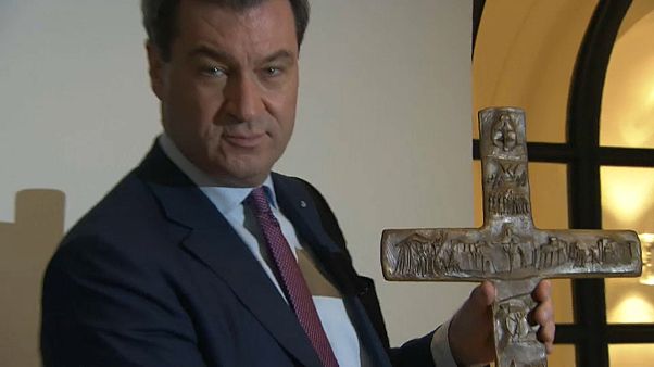 Бавария: спор о христианском кресте Бавария: спор о христианском кресте