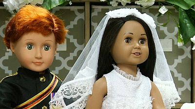 گلچین ویديوهای بدون شرح هفته؛ از بالن خورشیدی تا عروسک‌های ازدواج شاهزاده هری