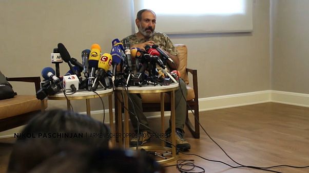 Oppositionsführer Paschinjan droht mit weiteren Massenprotesten Oppositionsführer Paschinjan droht mit weiteren Massenprotesten