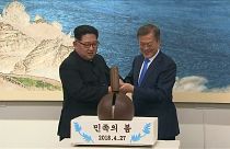 Gipfel-Bankett: Und zum Nachtisch das Dessert "Frühling des Volkes"