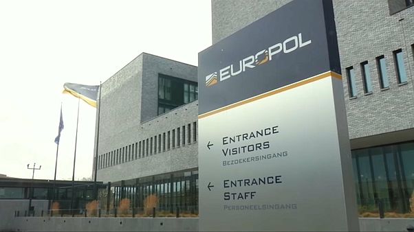 Europol desfere ataque contra grupo Estado Islâmico Europol desfere ataque contra grupo Estado Islâmico