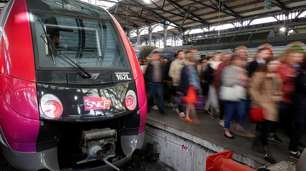 Προβλήματα στις μετακινήσεις από την απεργία των Γαλλικών Σιδηροδρόμων Προβλήματα στις μετακινήσεις από την απεργία των Γαλλικών Σιδηροδρόμων
