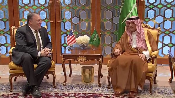 بومبيو خلال لقائه بوزير الخراجية السعودي عادل الجبير بومبيو خلال لقائه بوزير الخراجية السعودي عادل الجبير