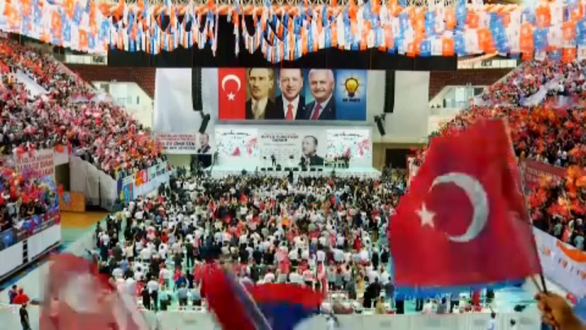 Erdogan megtartotta első kampánygyűlését