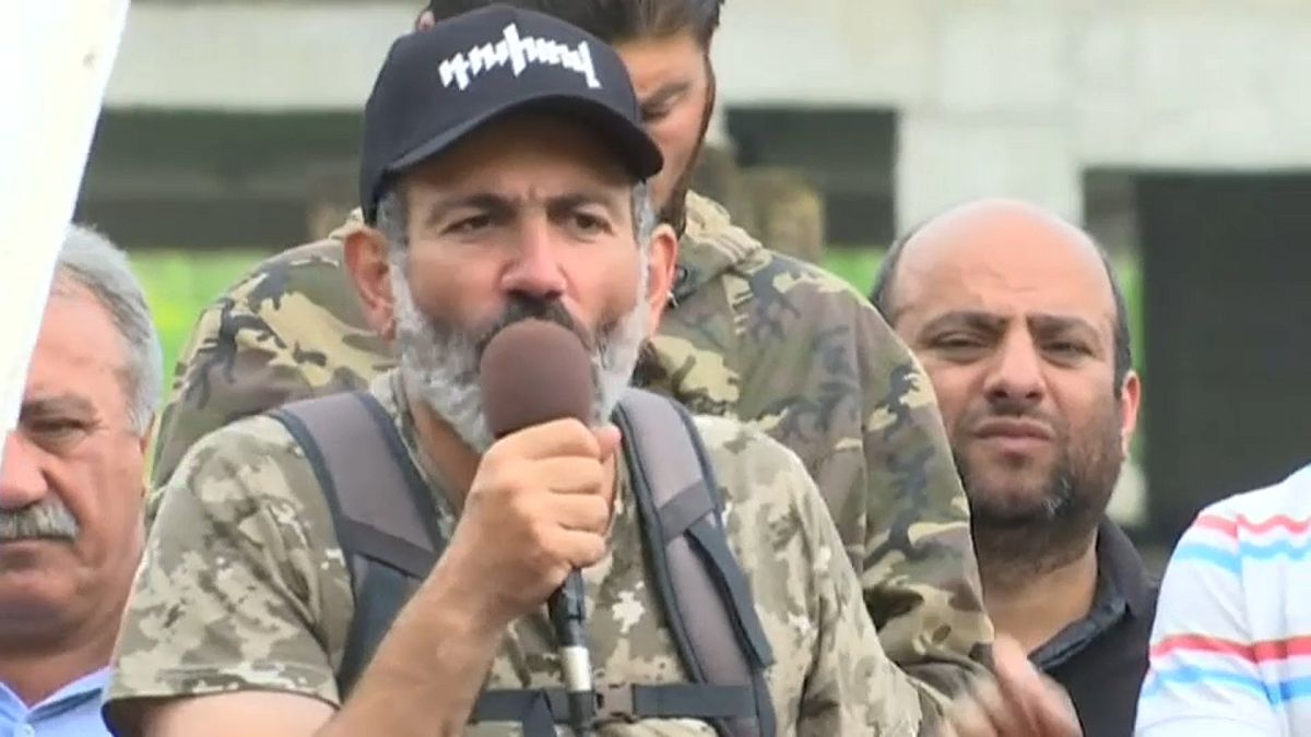 Pashinyan calls for protests to continue 