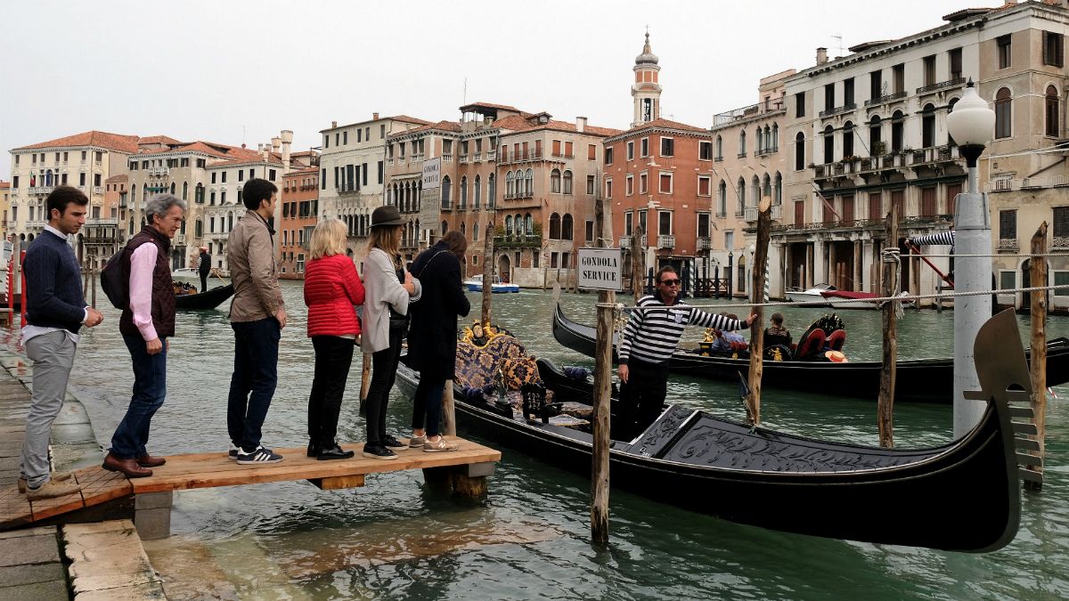 Turistas com vida difícil neste fim de semana grande em Veneza