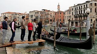 Turistas com vida difícil neste fim de semana grande em Veneza