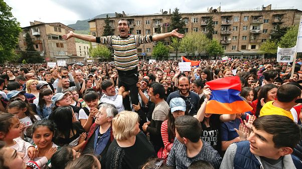 Ermenistan'da muhalifler yine sokakta Ermenistan'da muhalifler yine sokakta