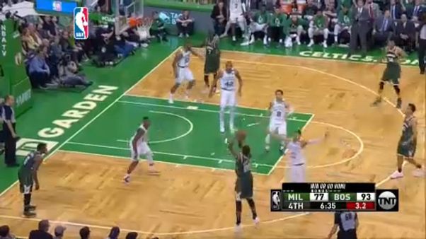 A Boston elbúcsúztatta a Milwaukee-t A Boston elbúcsúztatta a Milwaukee-t