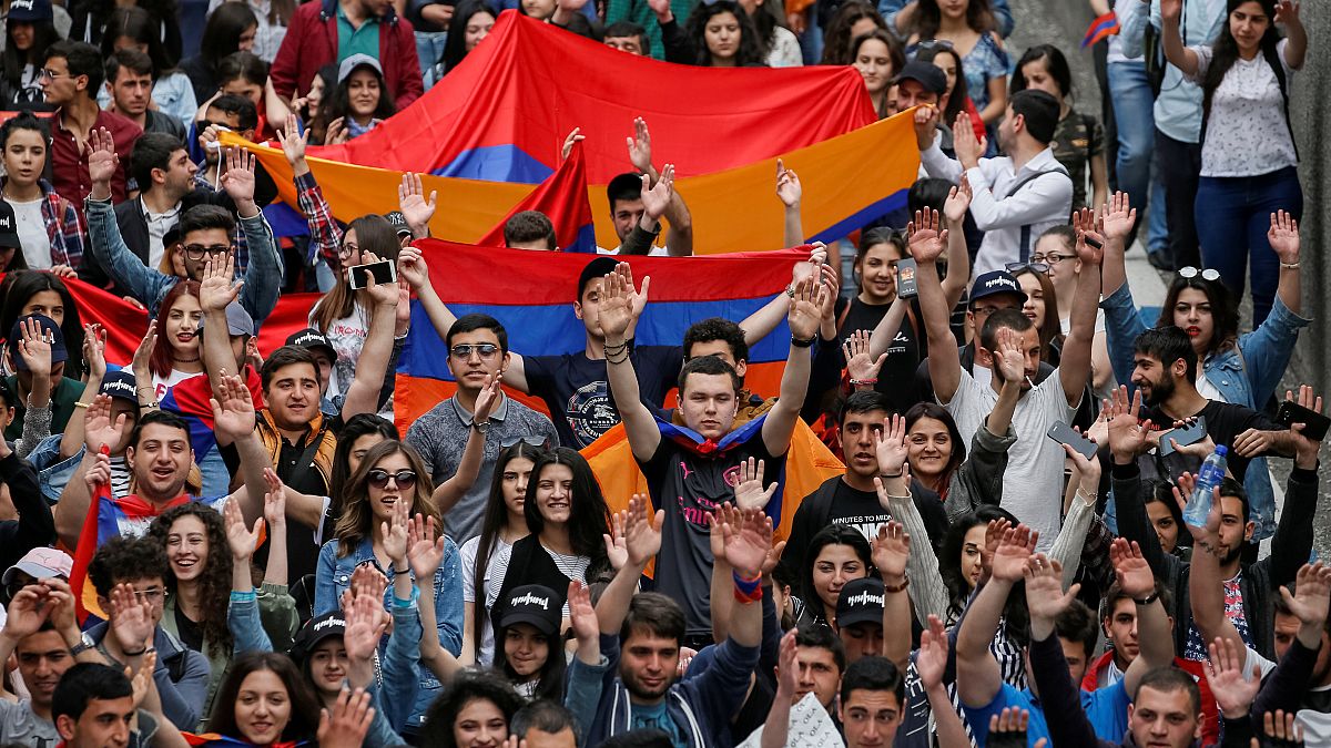 Оппозиция блокирует центр Еревана