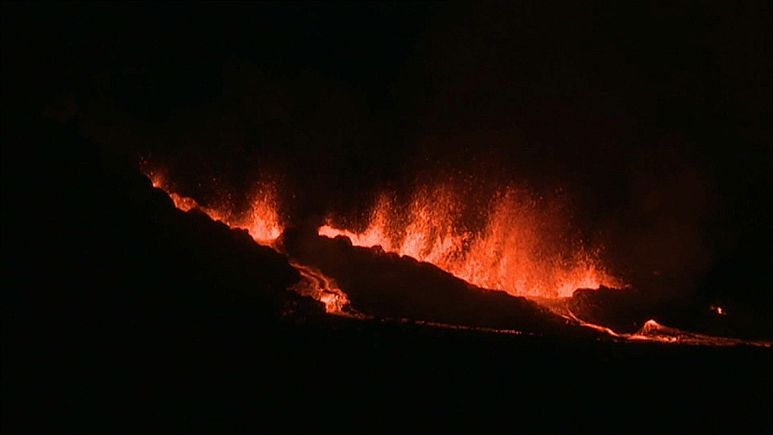 Reunion Island volcano erupts | Euronews