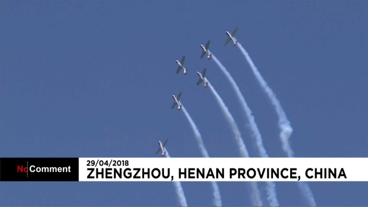 Beeindruckende Stunts bei der Zhengzhou Airshow
