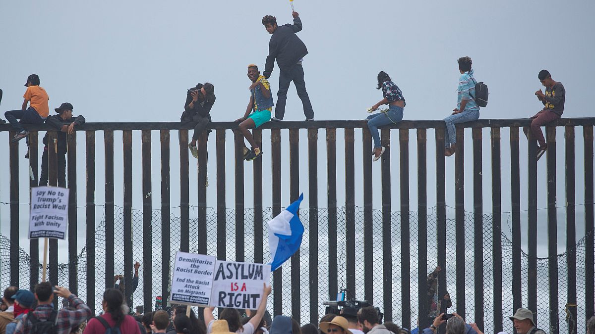 Hundreds of migrants at U.S. border given stark warnings 