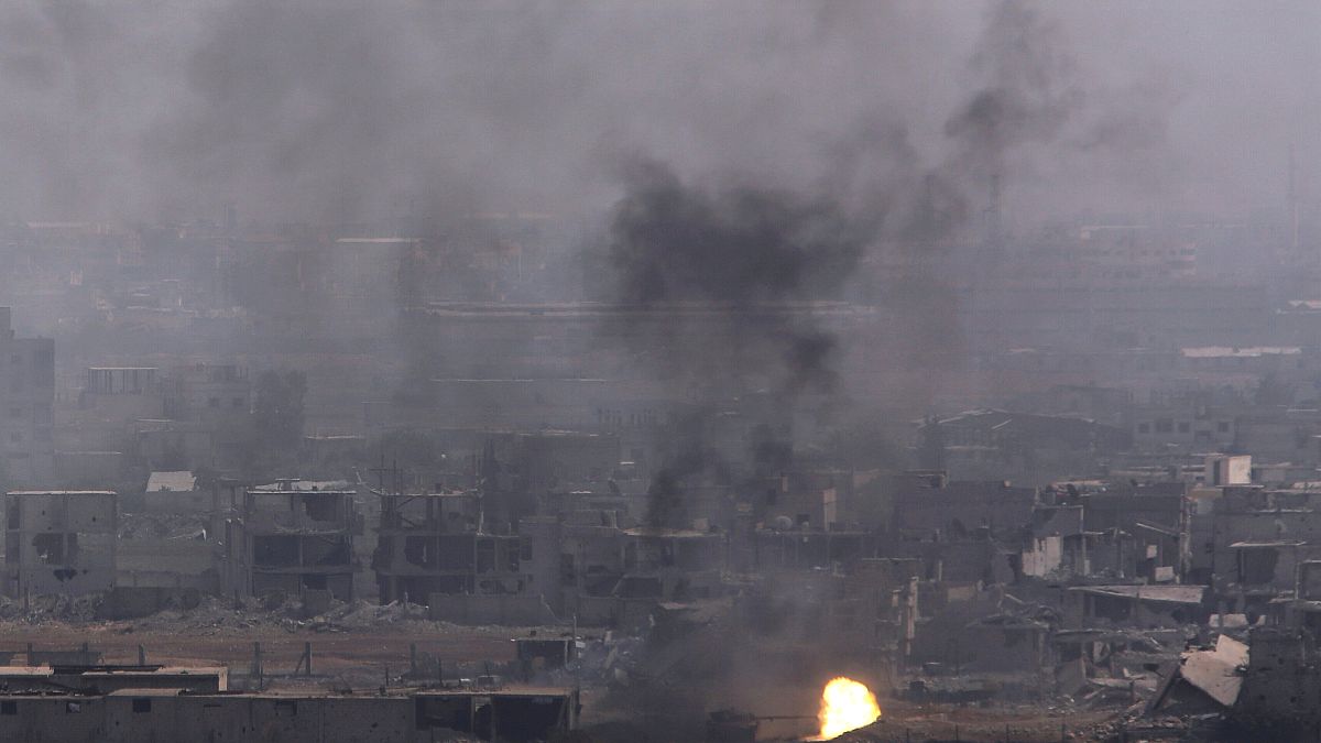 40 قتيلا في هجمات صاروخية استهدفت مواقع عسكرية سورية