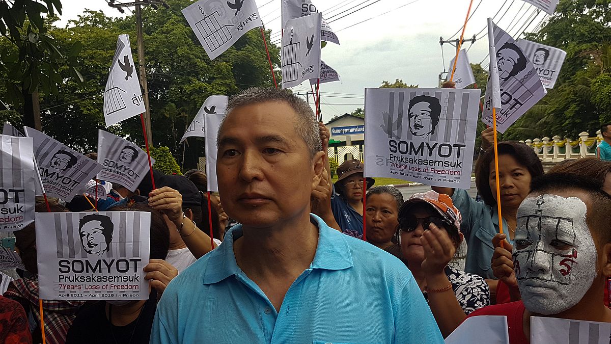 الإفراج عن صحفي تايلاندي عقب سجنه بتهمة العيب في الذات الملكية