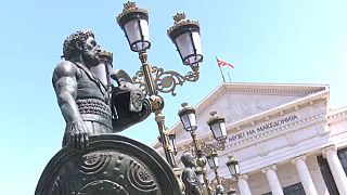 Σκόπια: Διαφθορά πίσω από τα περίφημα αγάλματα