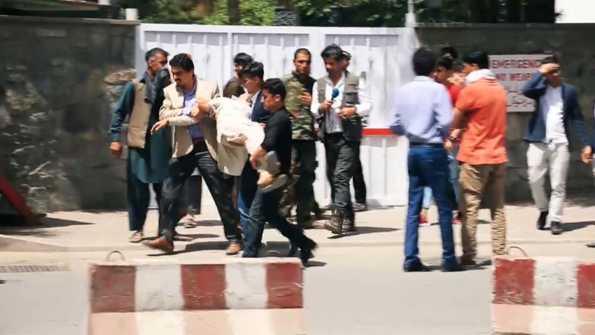 گزارش یورونیوز از واکنش آسیب دیدگان انفجارهای کابل به دو حمله انتحاری