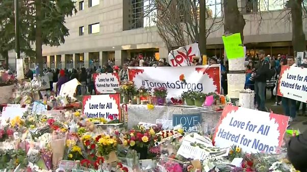 Toronto: Tausende gedenken der Opfer der Amokfahrt Toronto: Tausende gedenken der Opfer der Amokfahrt