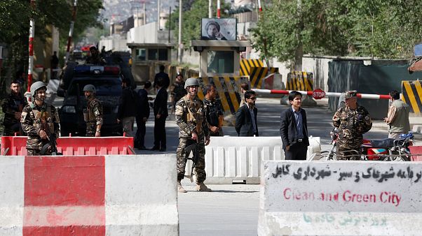 Duplice attentato Afghanistan, Kabul piange i morti Duplice attentato Afghanistan, Kabul piange i morti