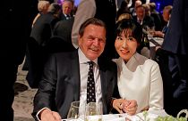 Gerhard Schröder wegen "Affäre" mit südkoreanischer Verlobten verklagt