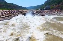 شاهد: "هوكو" أكبر شلالات العالم المصفرة في الصين يستقطب السياح