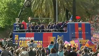 Il Barcellona festeggia la 25esima Liga tra fan adoranti 