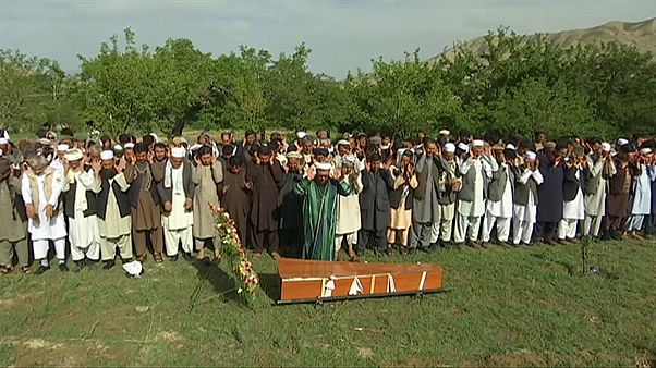 Último adiós a las víctimas del doble atentado suicida del miércoles en Kabul Último adiós a las víctimas del doble atentado suicida del miércoles en Kabul