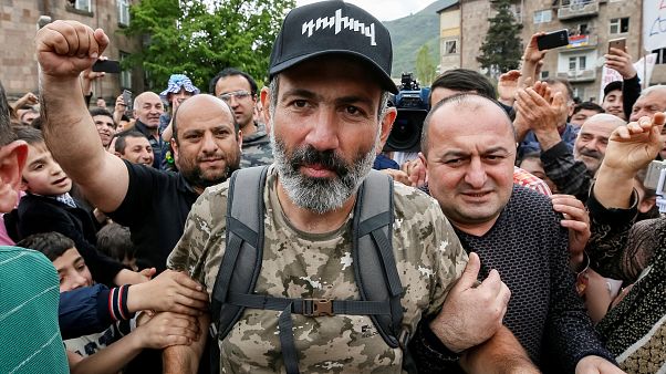 Oposição quer Pashinyan no poder Oposição quer Pashinyan no poder