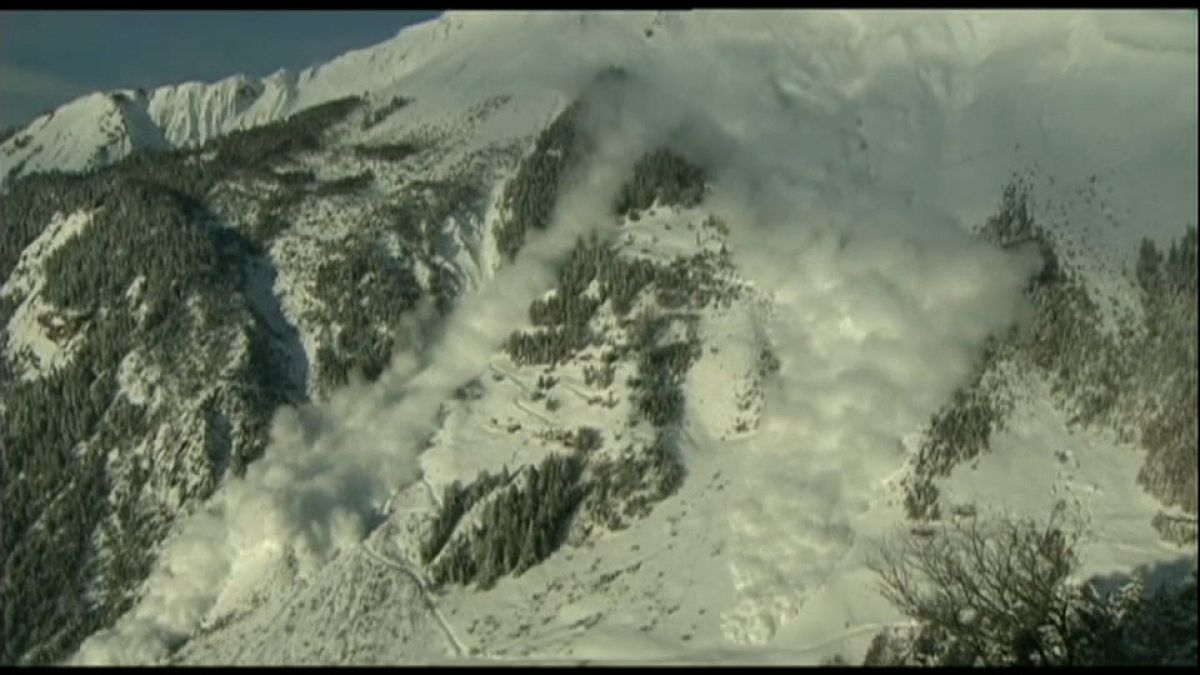 مقتل 6 متسلقين في عواصف ثلجية بجبال الألب السويسرية
